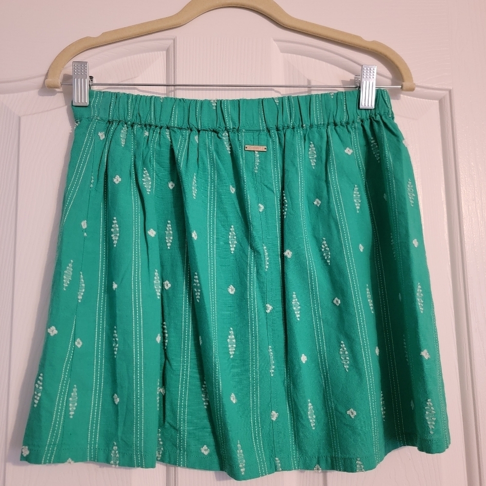 Hurley Green Mini Skirt with White Accents - Picture 2 of 9